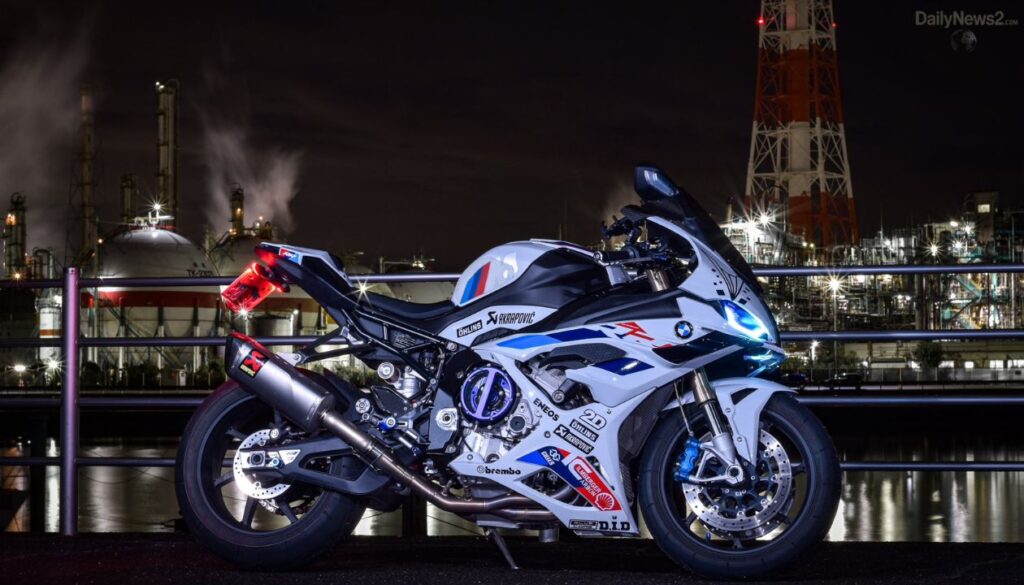 BMW S1000RR 2025: Track-Bred Superbike Excellence ₹20.75L 3 BMW S1000RR